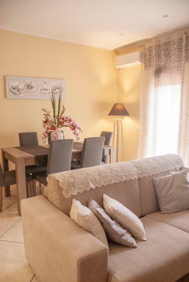Sorrento Comfort House Con Piscina Luaran gambar